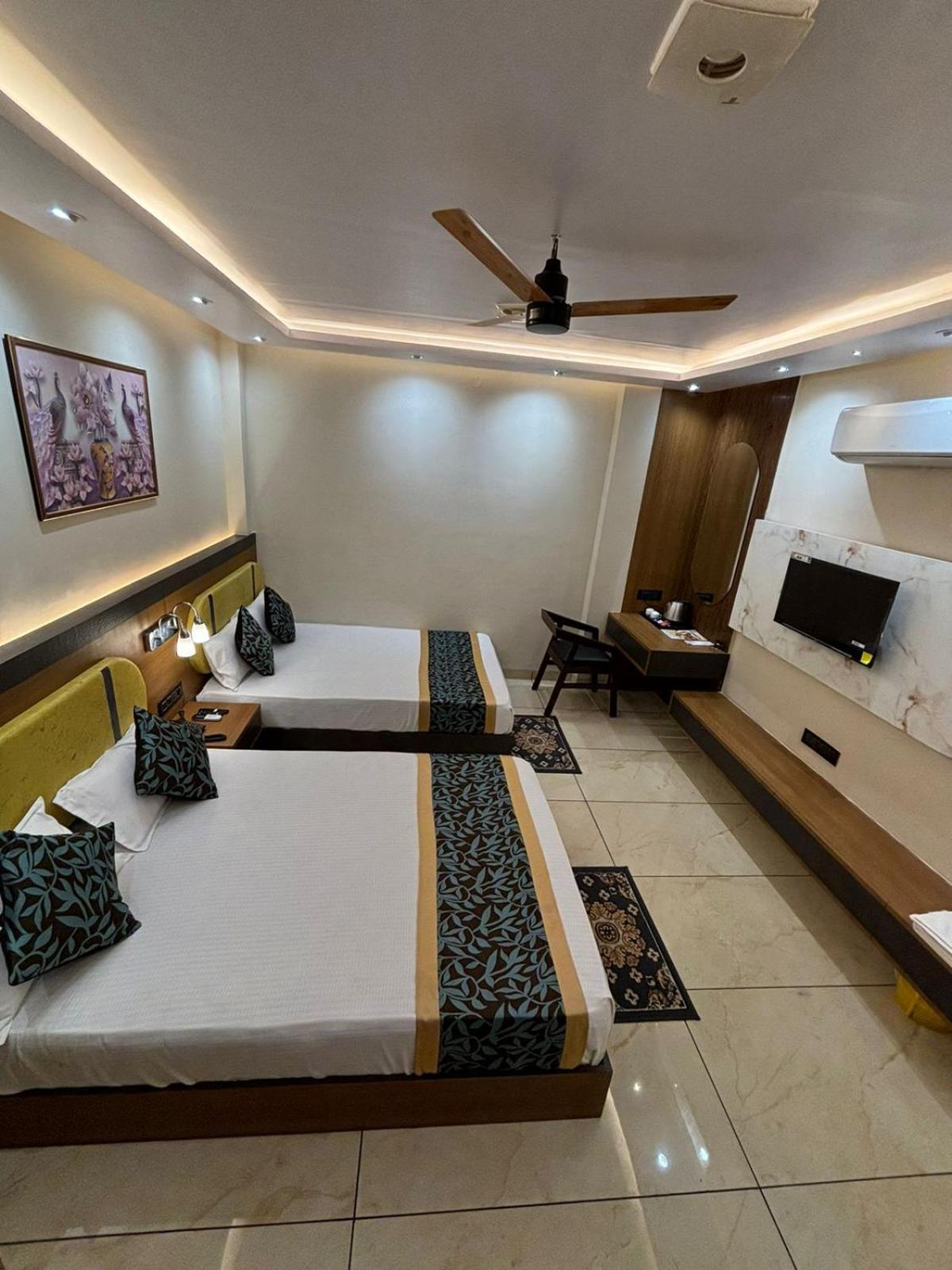 Hotel Shakuntla Palace - 400 Meters Away From Vishnu Pad Temple 7 Mins Walk Gaya Exterior foto