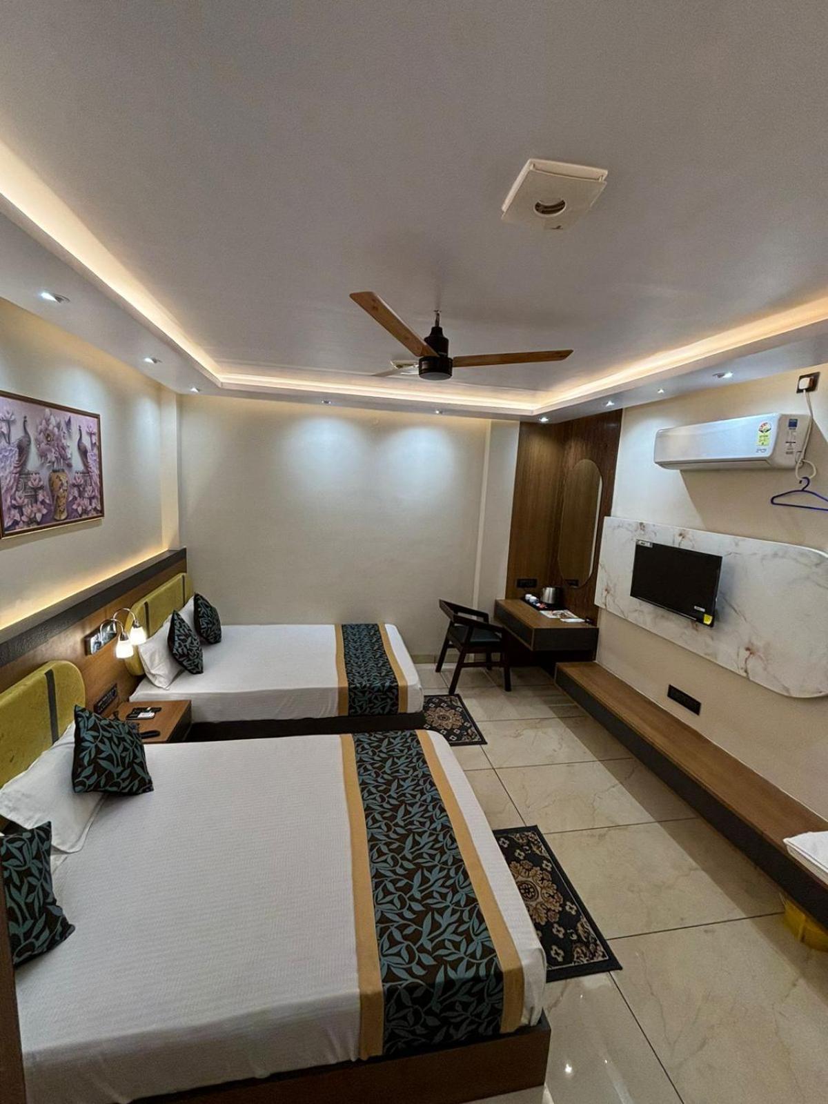 Hotel Shakuntla Palace - 400 Meters Away From Vishnu Pad Temple 7 Mins Walk Gaya Exterior foto